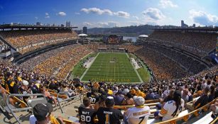 Afición de los Steelers en el Acrisure Stadium