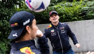 Checo Pérez y Max Verstappen jugaron futbol en Japón