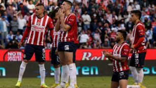 Jugadores de Chivas en lamento