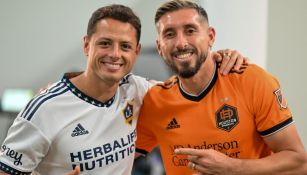 Héctor Herrera junto a Chicharito Hernández