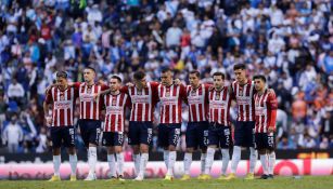 Jugadores de Chivas durante una tanda de penaltis