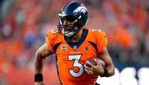 Russell Wilson durante un partido con Broncos