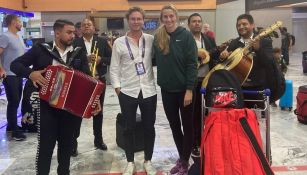 Recibimiento a Kvitova y Bouchard en el aeropuerto