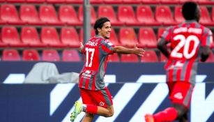 Leonardo Sernicola celebra con el Cremonese ante Modena