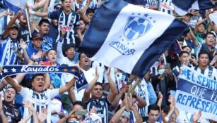 Aficionados de Rayados en un entrenamiento