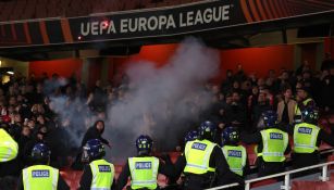 Aficionados del PSV durante partido contra Arsenal en Europa League