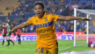 Mía Fishel es la primera campeona de goleo extranjera de la Liga MX Femenil