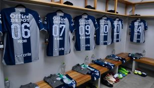 Uniformes del Pachuca en vestidores del Nemesio Díez