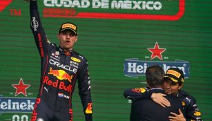 Max Verstappen y Checo Pérez en el podio 