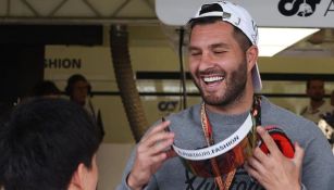 André-Pierre Gignac conviviendo con los pilotos de AlphaTauri