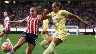 Araceli Torres y Andrea Falcón durante un partido