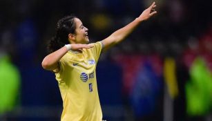 Scarlett Camberos en festejo de gol