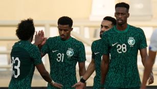 Jugadores de Arabia Saudita festejando un gol