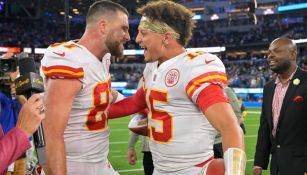 Travis Kelce y Patrick Mahomes celebran con los Chiefs