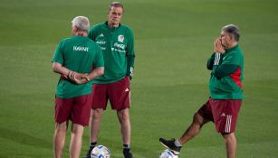 Cuerpo técnico de México en un entrenamiento