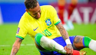 Neymar se lastimó el tobillo y no jugaría contra Suiza y Camerún