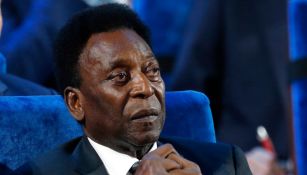 Pelé se encuentra internado por problemas de salud