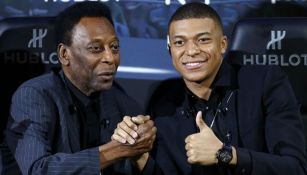 Pelé junto a Kylian Mbappé durante una conferencia de prensa