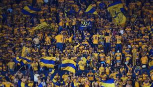 Aficionados de Tigres en el Volcán