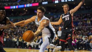 Doug McDermott persiguiendo un balón suelto