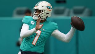 Tagovailoa en un juego de Dolphins