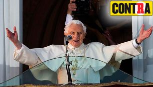 Benedicto XVI saluda a los fieles católicos