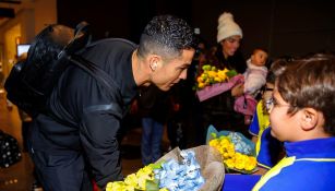 Cristiano Ronaldo fue recibido por decenas de aficionados en Arabia Saudita