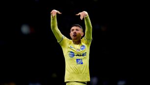 Emilio Lara celebra en un juego con América