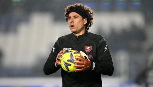 Memo Ochoa con el Salernitana