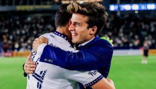 Puig y Chicharito en  un partido de Galaxy