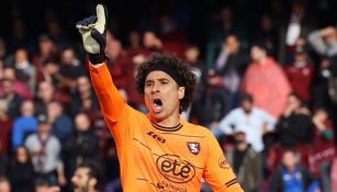 Memo Ochoa con el Salernitana