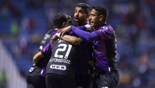 Rayados le da la vuelta a Puebla y dormirán como líderes de la Liga MX 