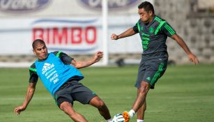 Salcido y Fabián en un entrenamiento del Tri