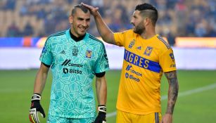 Nahuel Guzmán y André-Pierre Gignac juntos