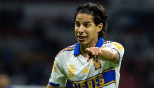 Diego Lainez en su debut con Tigres