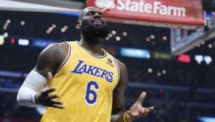 LeBron no pudo conseguir la victoria en su noche histórica