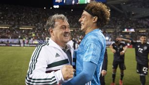 Ochoa junto a Gerardo Martino previo a Qatar 2022