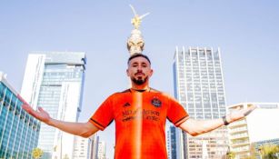 Héctor Herrera presentó la nueva playera en la CDMX