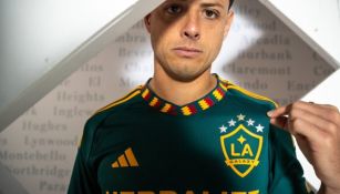 Chicharito Hernández con la nueva indumentaria 