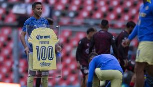 Fuentes recibió una placa por sus 100 juegos en las Águilas