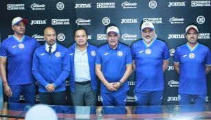 Víctor Velázquez presentó a la nueva dirección técnica de Cruz Azul