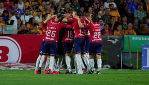 Chivas se consolidó como el mejor visitante de la Liga MX tras vencer a Tigres