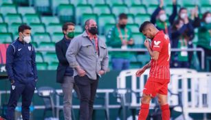 Tecatito Corona se resintió en el entrenamiento con el Sevilla 