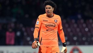 Ochoa regresa a la titularidad con el Salernitana 