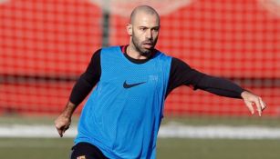 Javier Mascherano en una práctica con el Barcelona