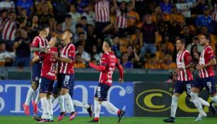 Chivas en festejo de gol