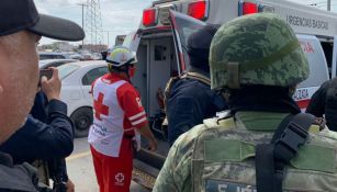 Ambulancia transporta a dos estadounidenses encontrados con vida después de su secuestro en Matamoros