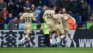 Chelsea logró su décima victoria en la Premier League al vencer de visita al Leicester City