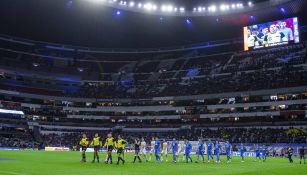 Cruz Azul vs Pumas en el Estadio Azteca