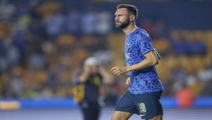 Layún no vio actividad en el partido